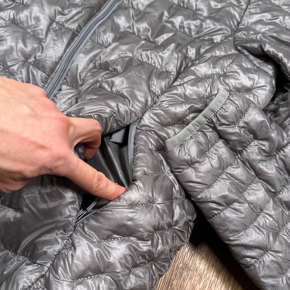 Patagonia Micro Puff Insulated Synthetic Puffer Gray Hooded Jacket Womens Small - Picture 5 of 9